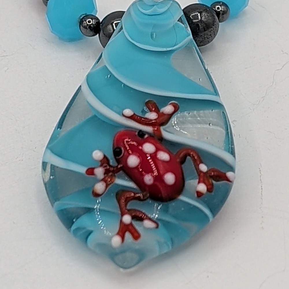 Artisan Lampwork Art Glass 3D Red‎ Frog Pendant Beaded Necklace Blue Swirl
